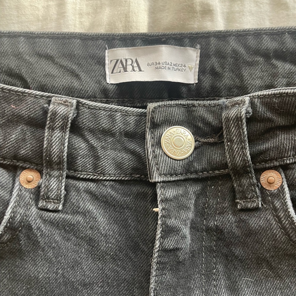 ZARA skinny/ straight leg jeans with rips